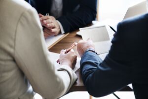 business-people-investing-startup-buiness-1-min